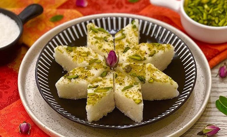 طرز تهیه شیرینی لوز نارگیلی مخصوص عید