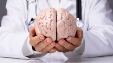 این اشتباهات مغز شما را ۱۰ سال پیرتر می‌کنند