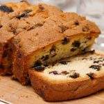 طرز تهیه کیک کشمشی خوشمزه بدون فر + فیلم