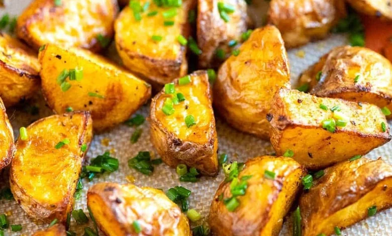 طرز تهیه سیب زمینی تنوری با سس مخصوص + فیلم
