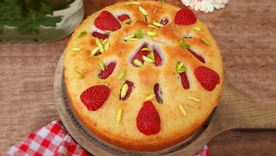 طرز تهیه کیک توت فرنگی کرمدار خوشمزه + فیلم