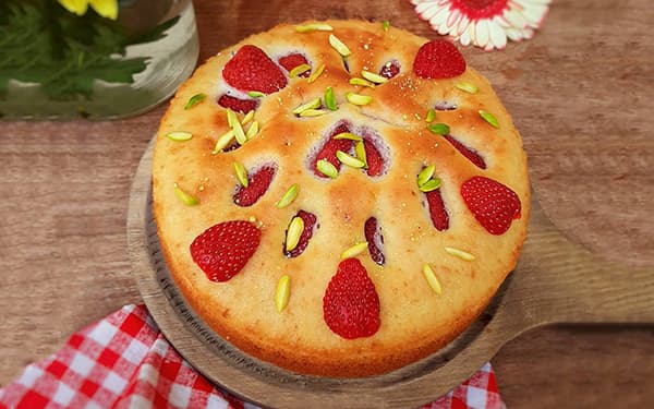 طرز تهیه کیک توت فرنگی کرمدار خوشمزه + فیلم