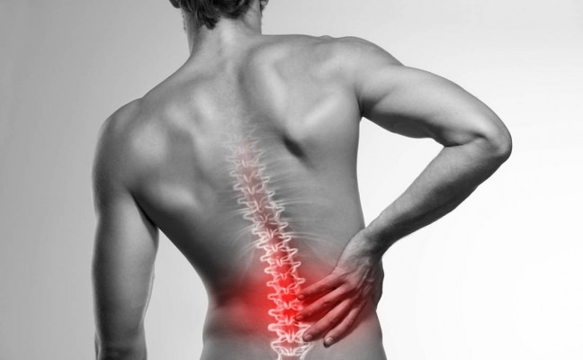 عوارض خوابیدن روی شکم و راهکارهای کاهش آسیبهای آن