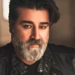 گریه‌های دردناک مهدی یغمایی با دیدن عکس برادر مرحومش + فیلم