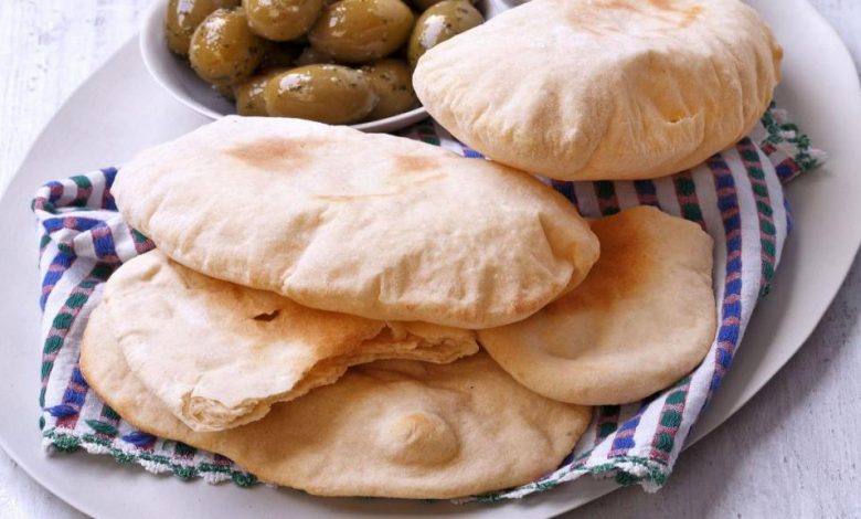 طرز تهیه نان پیتای خانگی بدون فر + فیلم