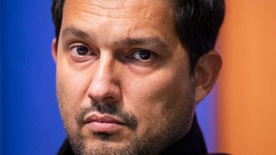 تعجب مجری از رفتار عجیب حامد بهداد + فیلم