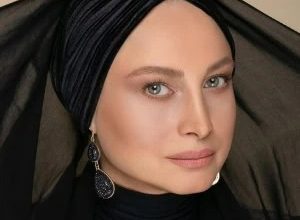 مریم کاویانی با شالی به رنگ قرمز+عکس
