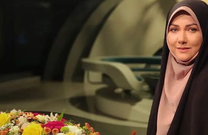 تشکر مجری معروف خبر از خانواده خود بخاطر صبوری آنها + فیلم