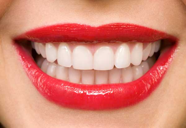 دندان سفید بدون هزینه؛ با مصرف این خوراکیها دندان خود را سفید کنید
