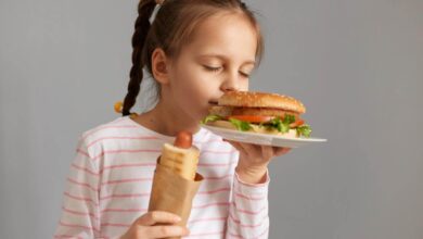 بلوغ زودرس در کمین کودکان؛ این غذاها را از سفره حذف کنید