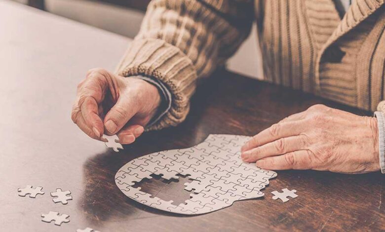 چگونه علائم اولیه آلزایمر را با عزیزانمان در میان بگذاریم؟