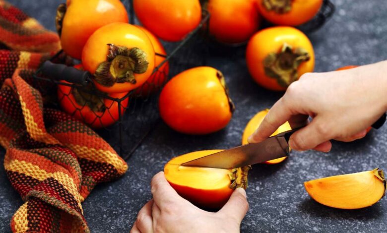 پرخوری خرمالو چه بلایی سر معده میآورد؟
