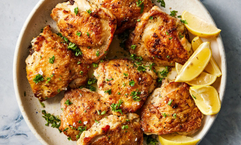 طرز تهیه مرغ تنوری با سیر و کره؛ عطری وسوسه‌انگیز برای سفره شما